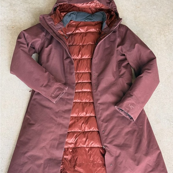 Arc'teryx Jackets & Blazers - Arc'teryx Women's Patera Parka Gore-Tex Down Insulated in Deep Burgundy Flux